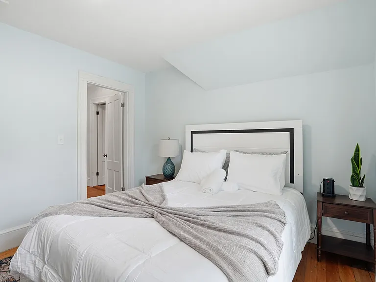 28 Alumni Ave — Photo 13