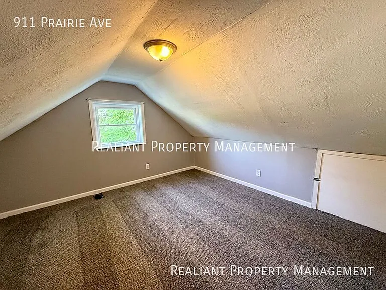 911 Prairie Ave — Photo 15