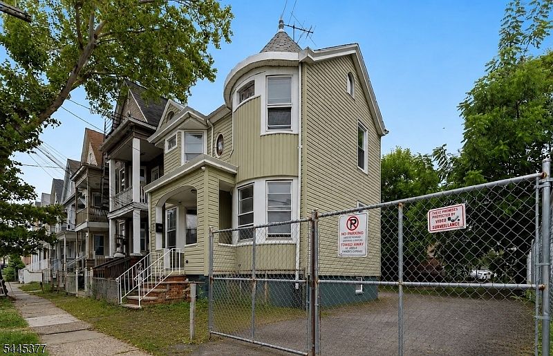 1st image of 947-949 William St