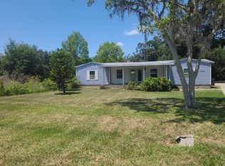 31609 Gladys Ln, Tavares, FL 32778
