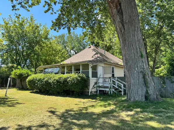 4479 Sycamore Rd, Newport, MI 48166