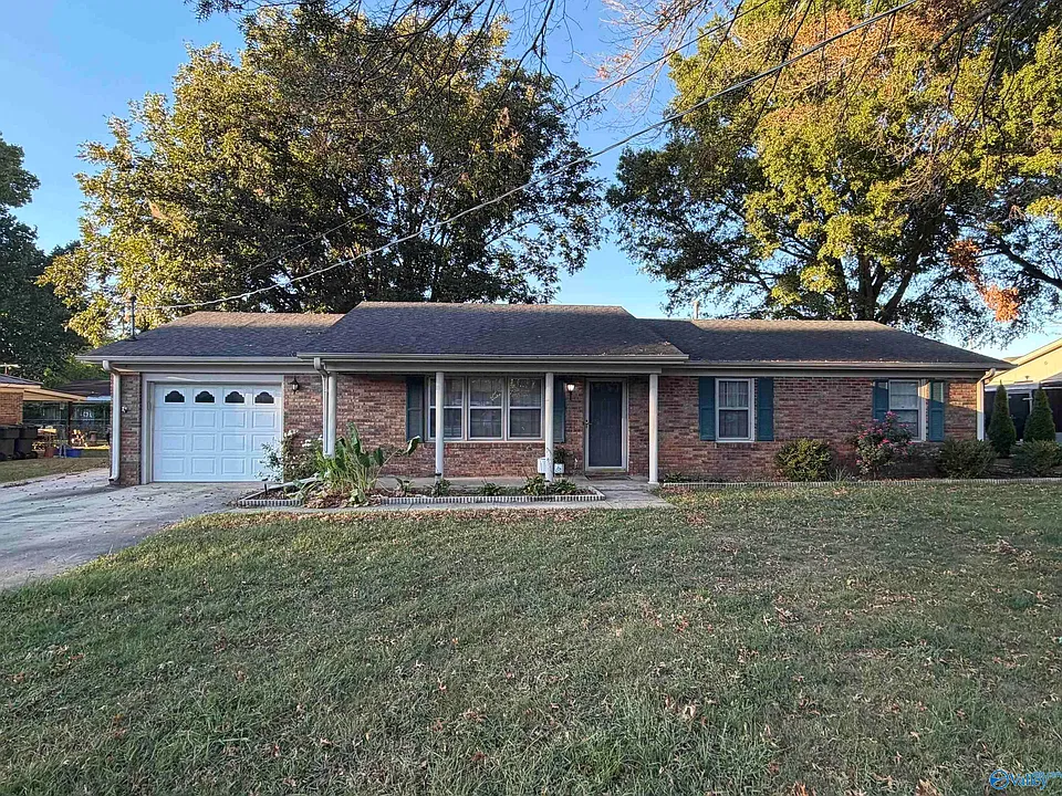 2206 Lasabre Ln SE