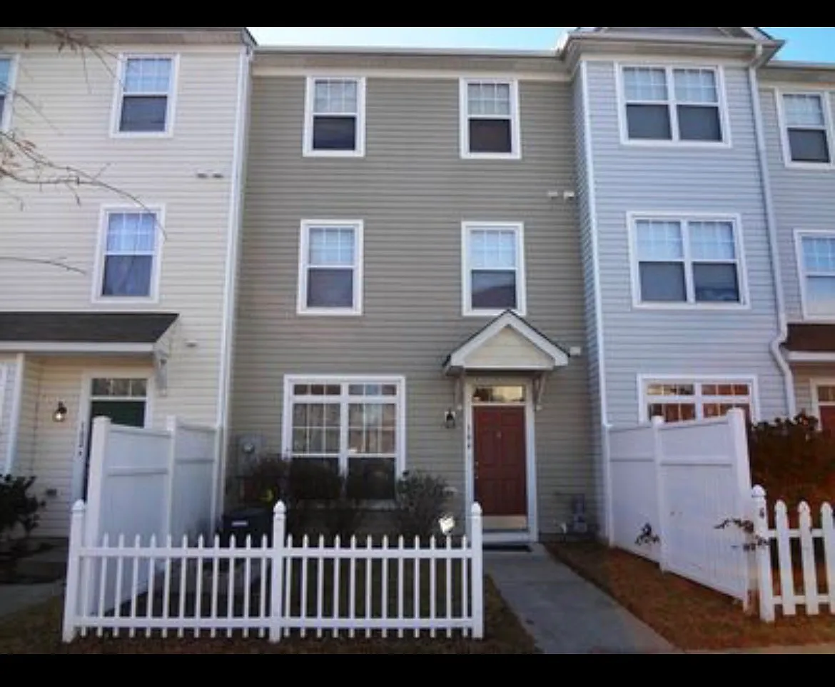 3 bed, 2.5 bath, 1680 sqft, $1,750 — Photo 1
