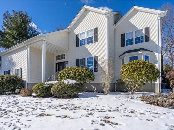 44 Red Hawk Dr, Cranston, RI 02921