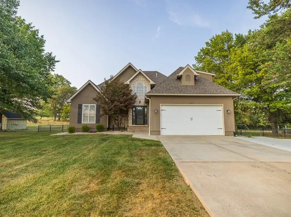 3006 Twin Pines Dr, Harrisonville, MO 64701