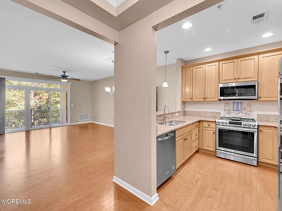 3rd image of 724 Amy Court