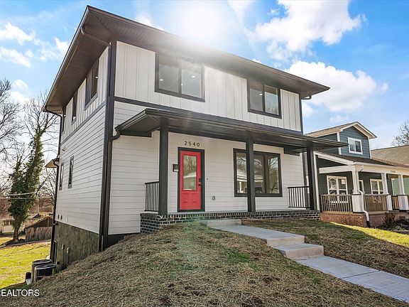3rd image of 2540 Washington Ave