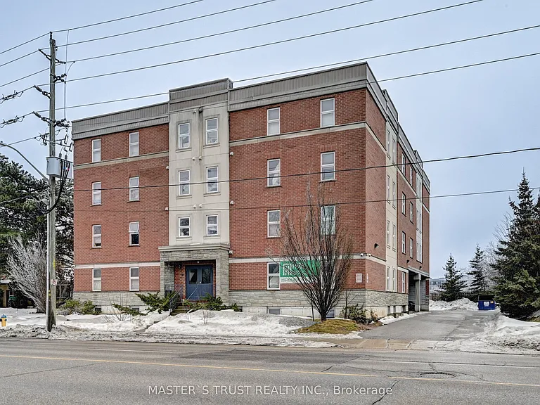 81 Columbia St W #12 — Photo 2