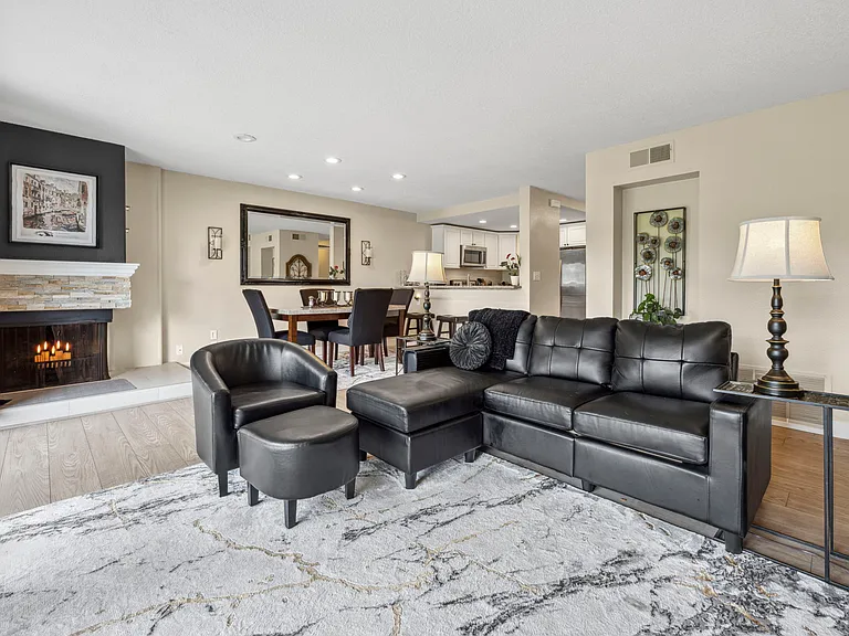 2508 Navarra Dr #402 — Photo 8