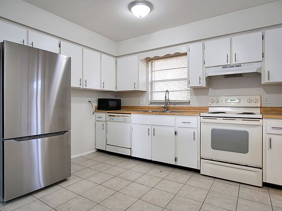 2nd image of 2287 NW Avenue G Unit B