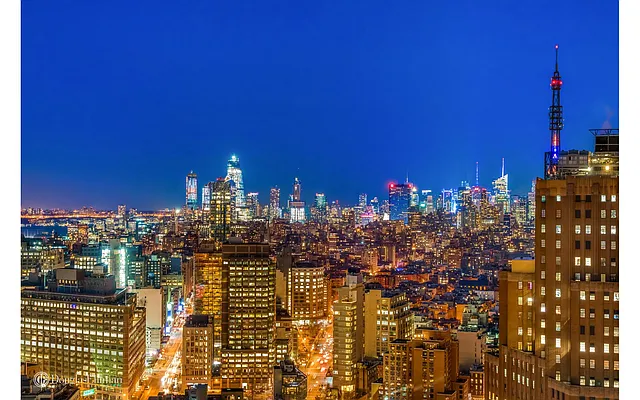 Sold by Douglas Elliman | media 21