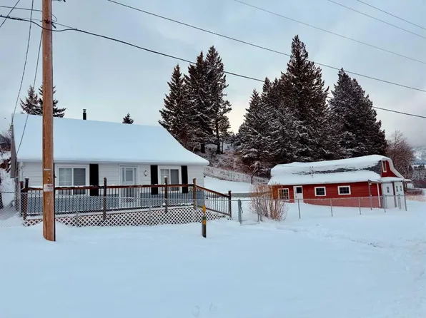 20970 N 7th Ave, Crowsnest Pass, AB T0K 0C0