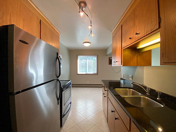 4th image of 1955 Marshall Ave #9
