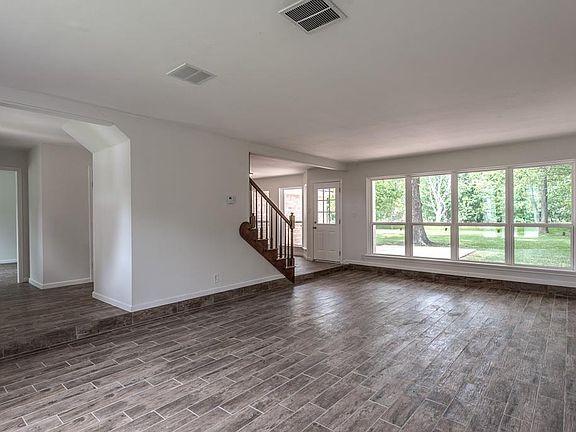 5th image of 7714 Antoine Dr