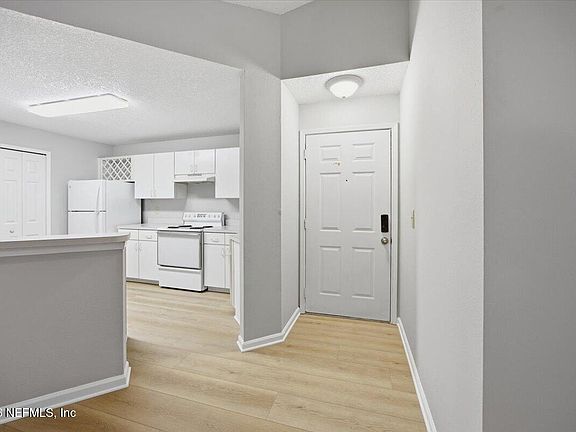 2nd image of 100 IRONWOOD Drive #121