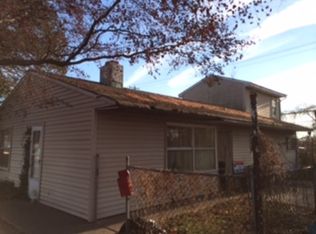 24 Old Brook Rd, Levittown, PA 19057