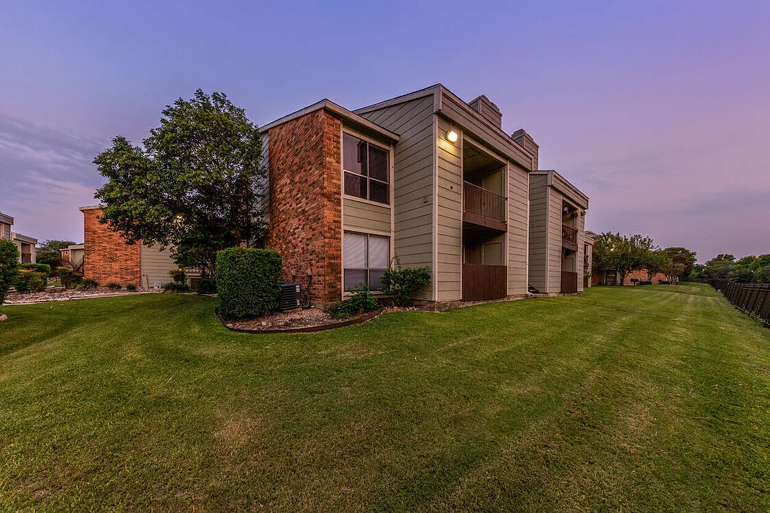 Summer Creek Apartments — Photo 3