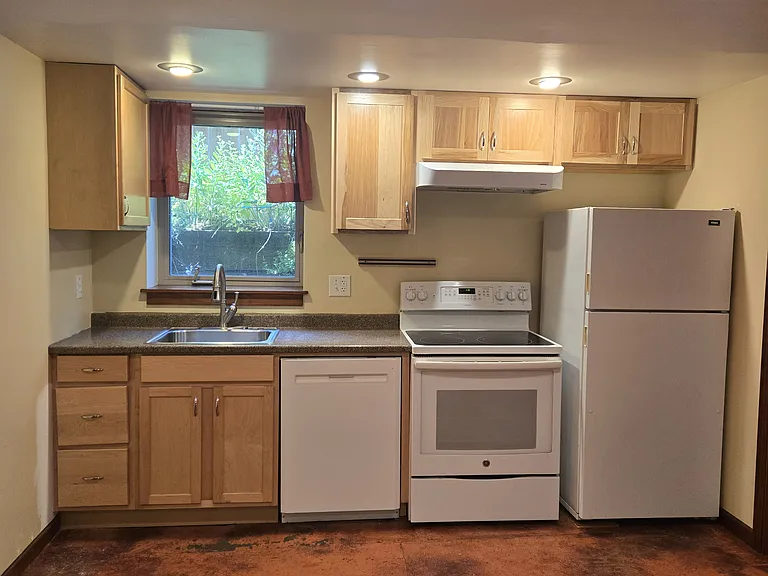555 N Simpson St #3 — Photo 8