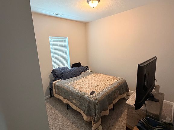 5th image of 920 Lexington St