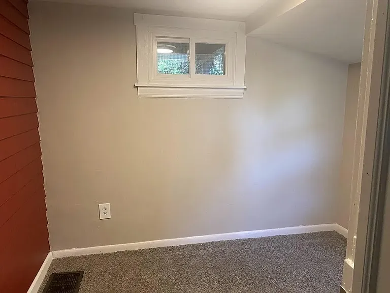 4570 Hamilton Ave — Photo 6
