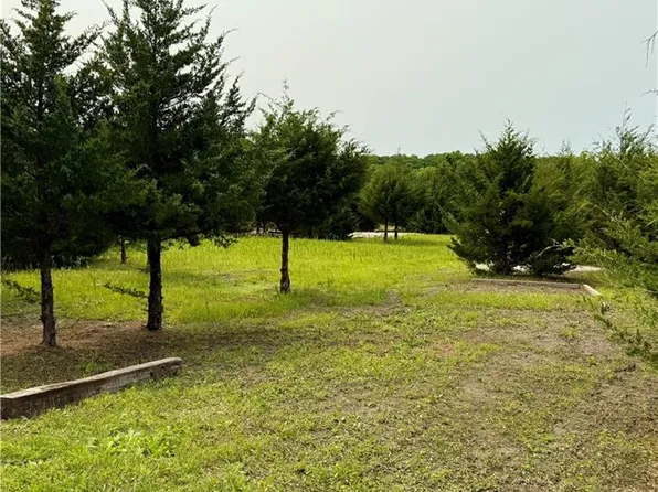 34 Fleetwood Dr, Linn Valley, KS 66040