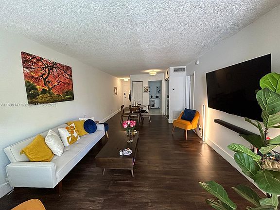 3rd image of 2821 N Miami Beach Blvd #3I