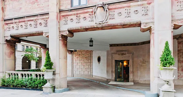 Sold by Compass | media 19