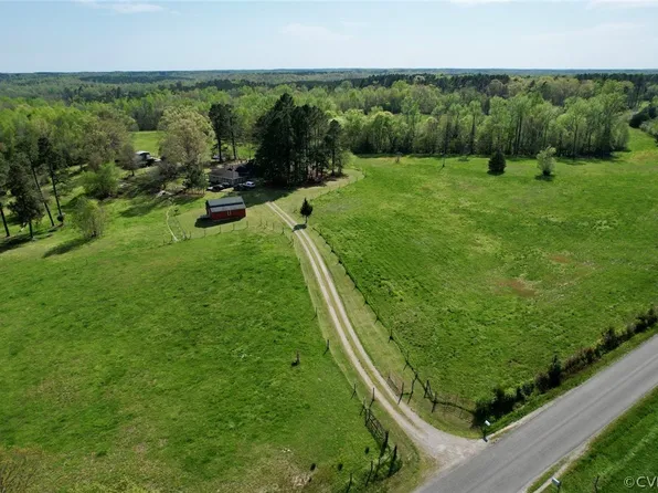 2842 Rash Maddux Dr, Blackstone, VA 23824