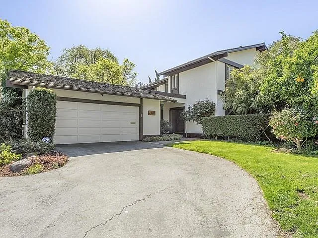 2409 Sharon Oaks Dr photo 1