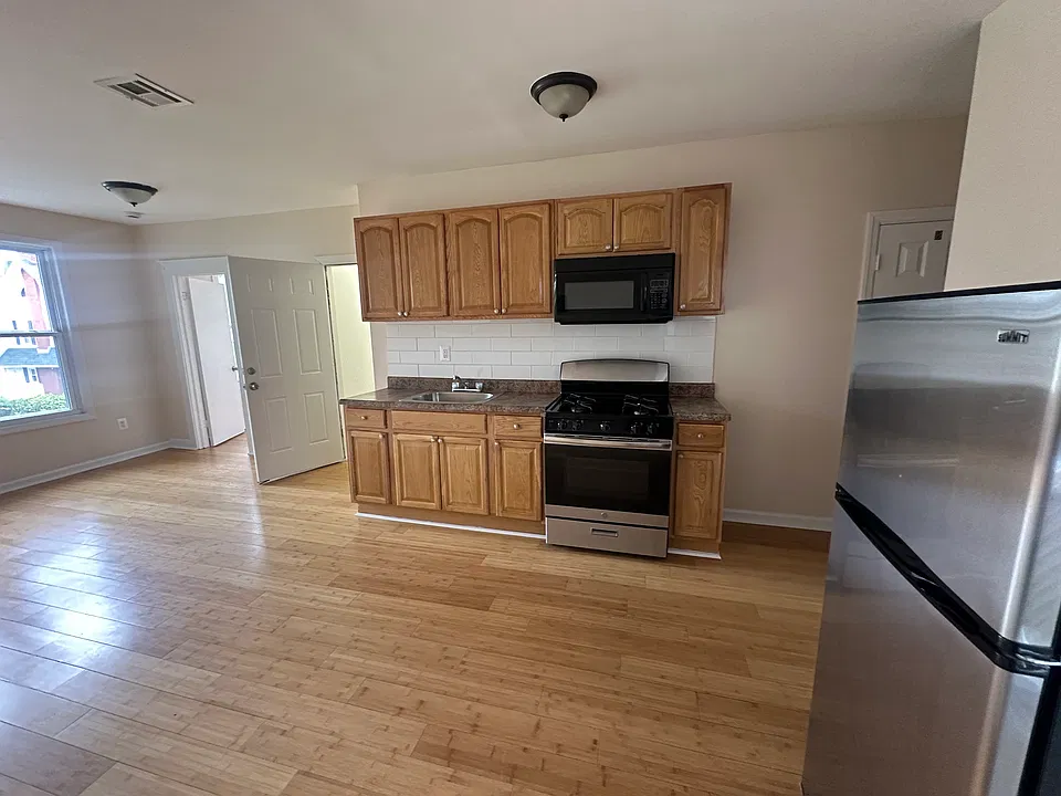 138 Sanford St #1