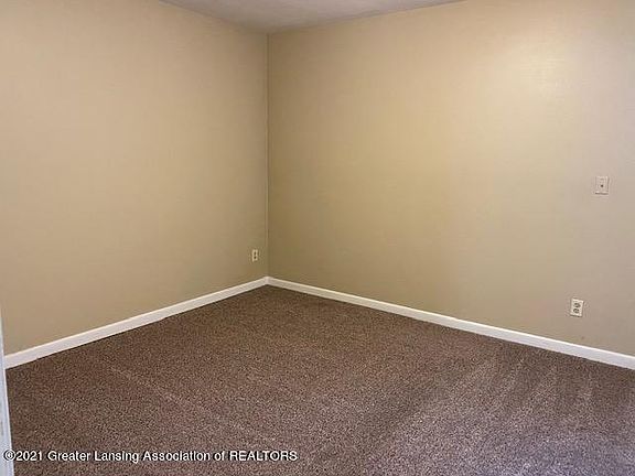 4th image of 523 Bainbridge Dr APT 32