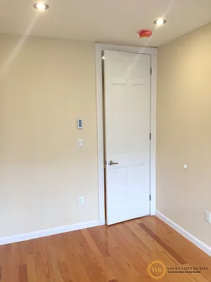 Rented by Your Vanity Realty | media 22