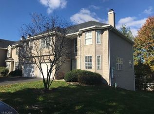 17 Roxiticus Ct, Annandale, NJ 08801