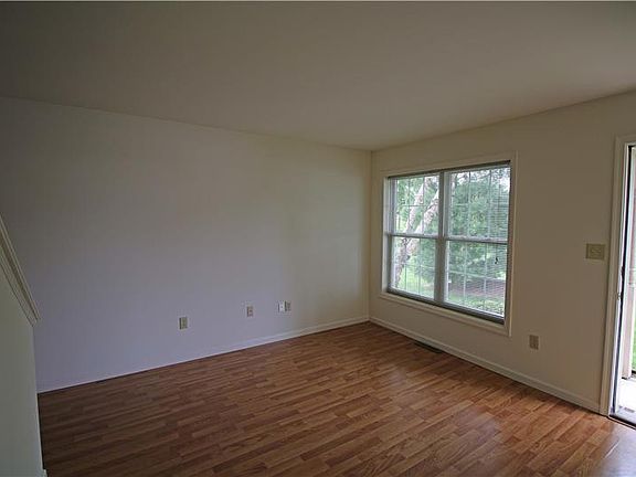 5th image of 63 N Cherry St