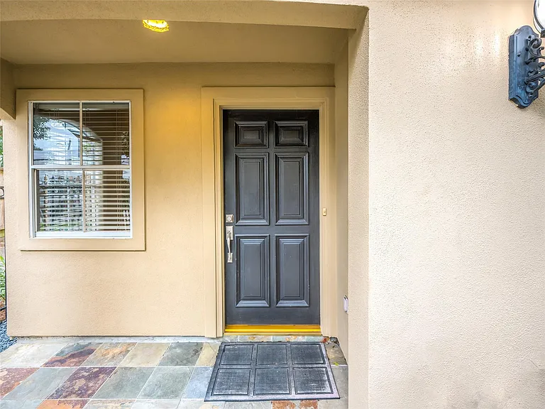 315 Sandman St — Photo 7