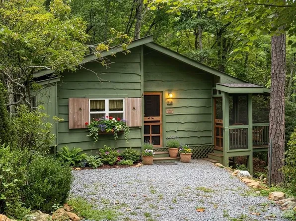 548 Bear Cub Dr, Spruce Pine, NC 28777