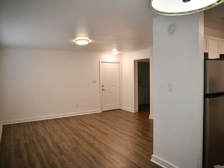617 Holyoke Ct #D — Photo 3