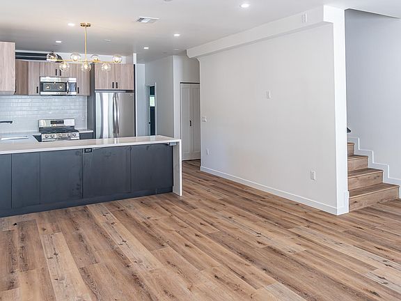4th image of 11522 Killion St #1-2