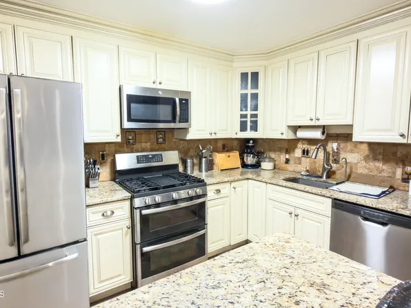 2402 Candlelight Court #2402, Helmetta, NJ 08828