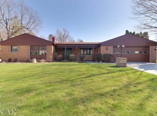 2105 Peirce Ave, Bloomington, IL