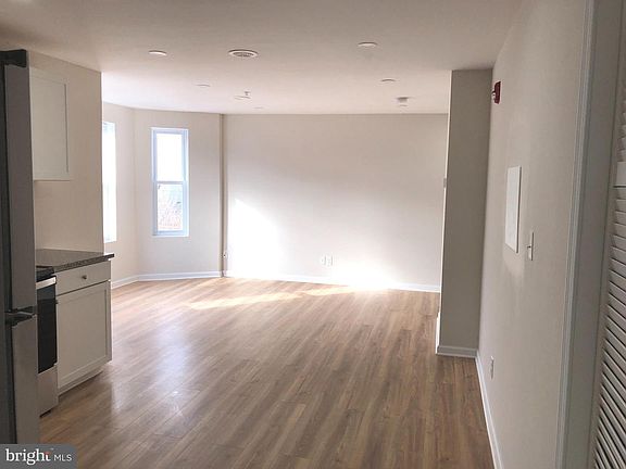 4th image of 2349 W Thompson St Floor 3