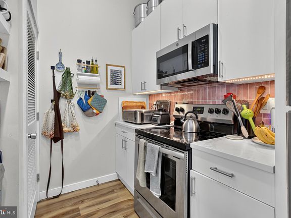 3rd image of 2045 Trenton Ave