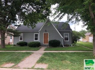 1312 Main St, Hull, IA 51239