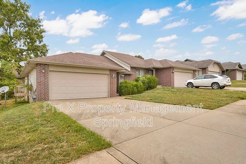 2 bed, 2.0 bath, 1100 sqft, $1,195 — Photo 2