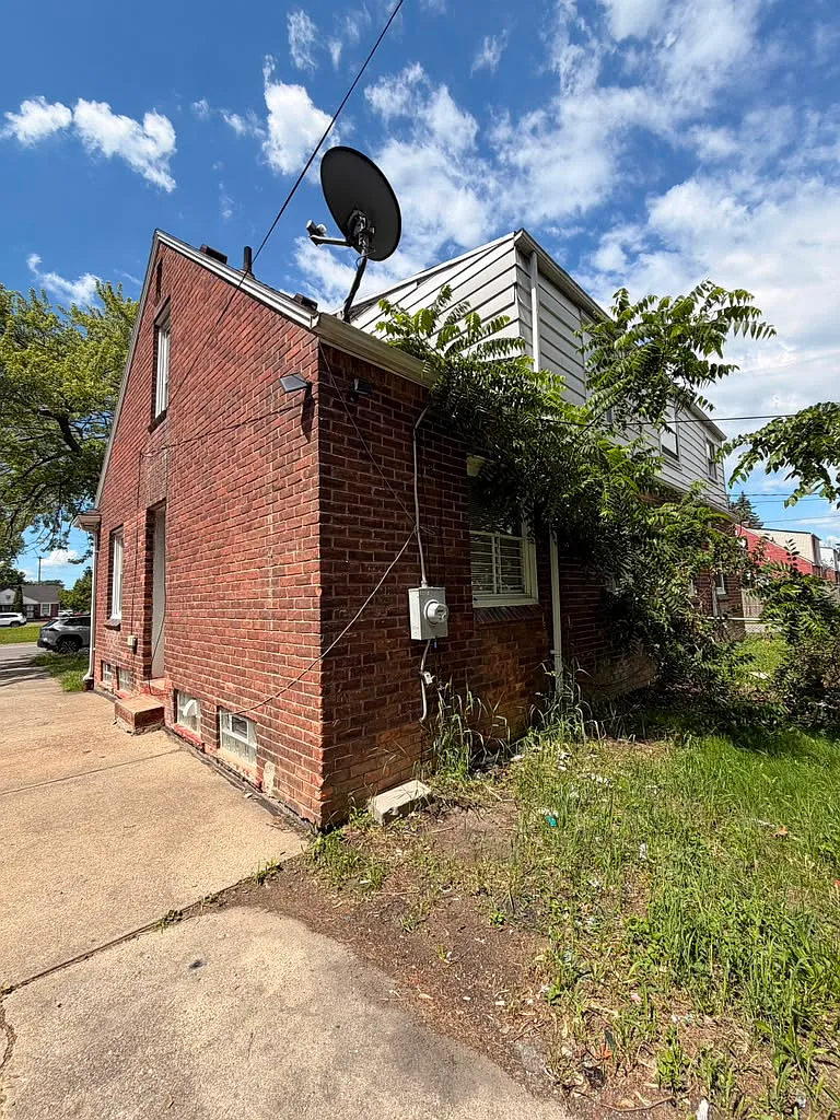 20209 Moross Road - 1 — Photo 3