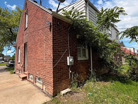 3rd image of 20209 Moross Rd