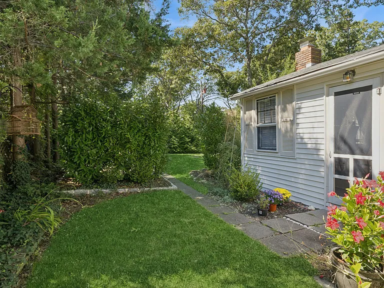 28 Walnut St — Photo 8