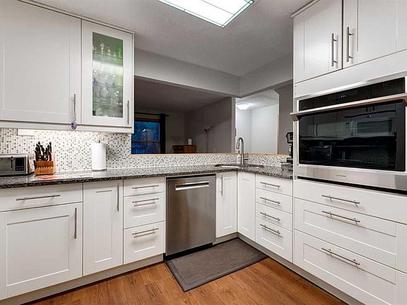 5th image of 380 Shawcliffe Cir SW