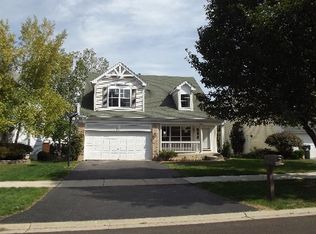 711 Wildflower Cir, Naperville, IL 60540