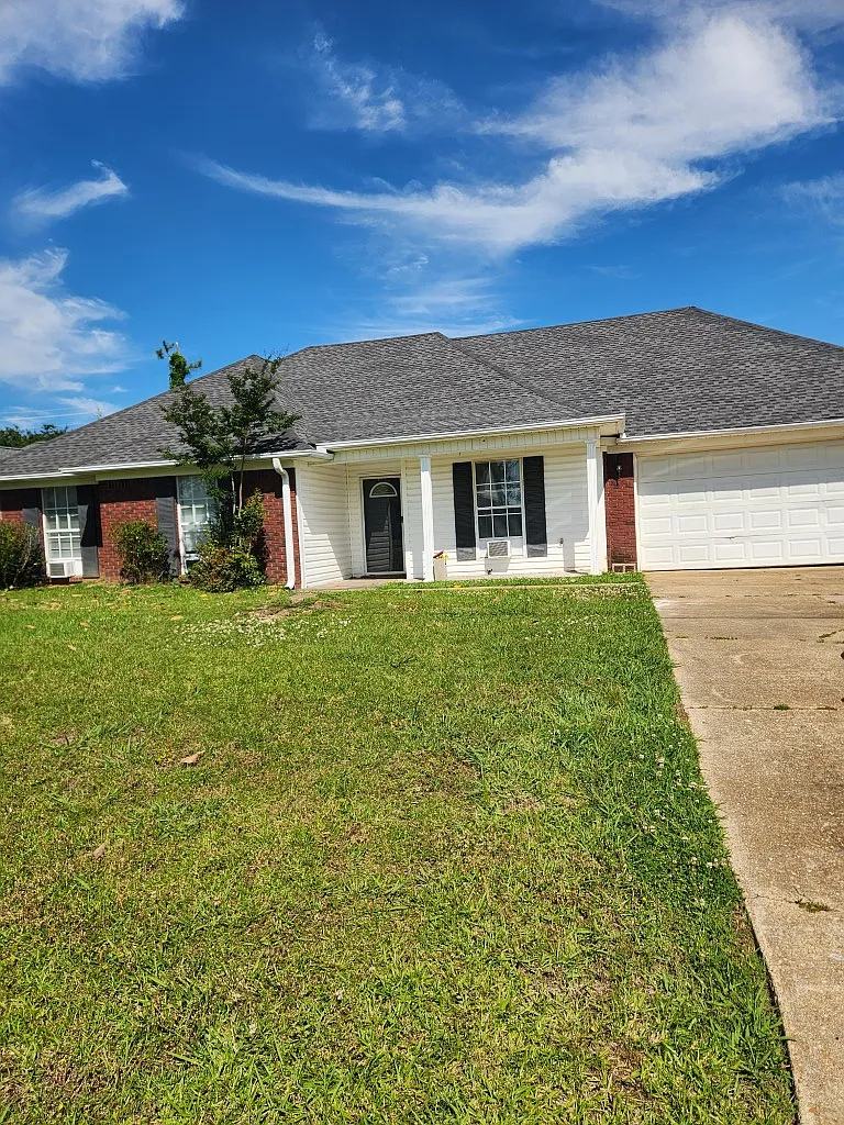 5 bed, 1919 sqft, $2,400 — Photo 1